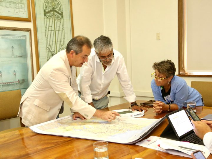 Alcalde de Río Bueno se reunió en Santiago con ministros de Vivienda y Obras Públicas