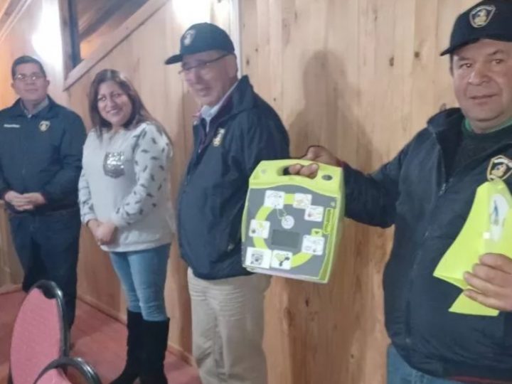 Bomberos de Santa Rosa reciben moderno desfibrilador