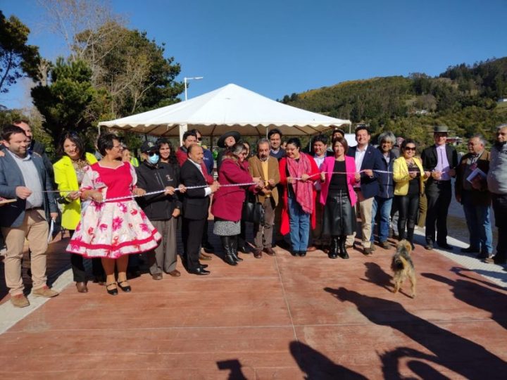 MOP y Municipalidad de Mariquina inauguraron nuevo borde fluvial del río Lingue en Mehuín