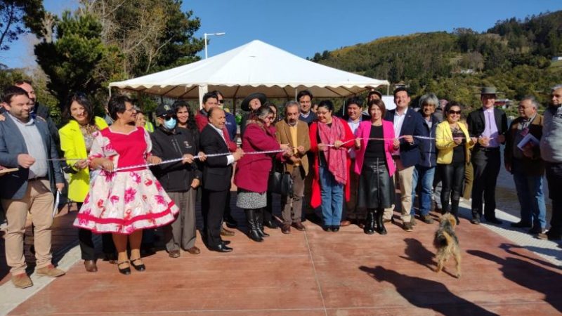 MOP y Municipalidad de Mariquina inauguraron nuevo borde fluvial del río Lingue en Mehuín