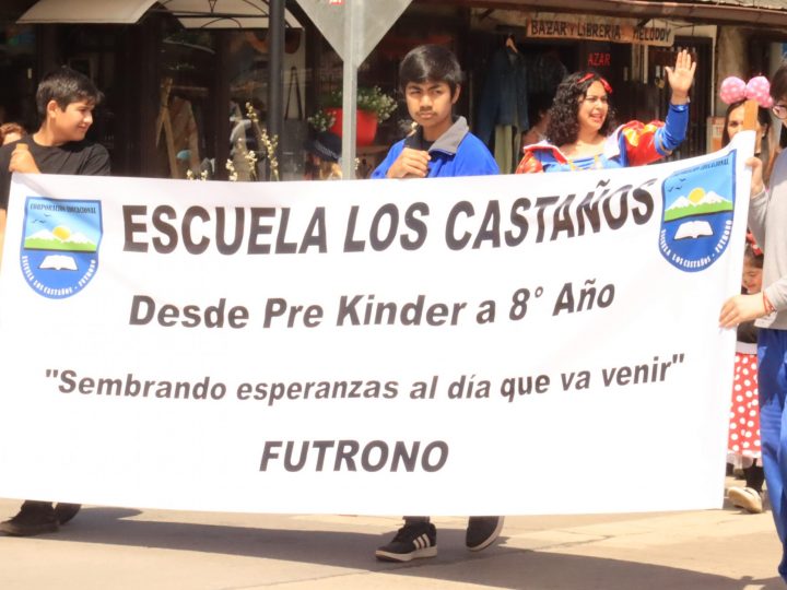 En aniversario Escuela Los Castaños se realizó pasacalle con disfraces
