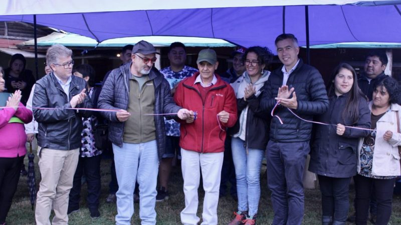 Artesanos de Liquiñe inauguraron primera muestra itinerante de artesanía