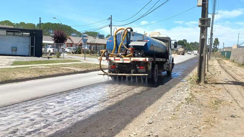 Trabajos de mitigación de polvo se llevaron a cabo en calle Ejército Libertador