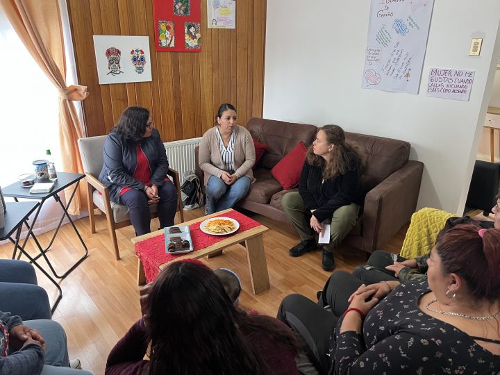 Autoridades realizan encuentro con mujeres usuarias del Centro de Tratamiento Residencial de Valdivia.