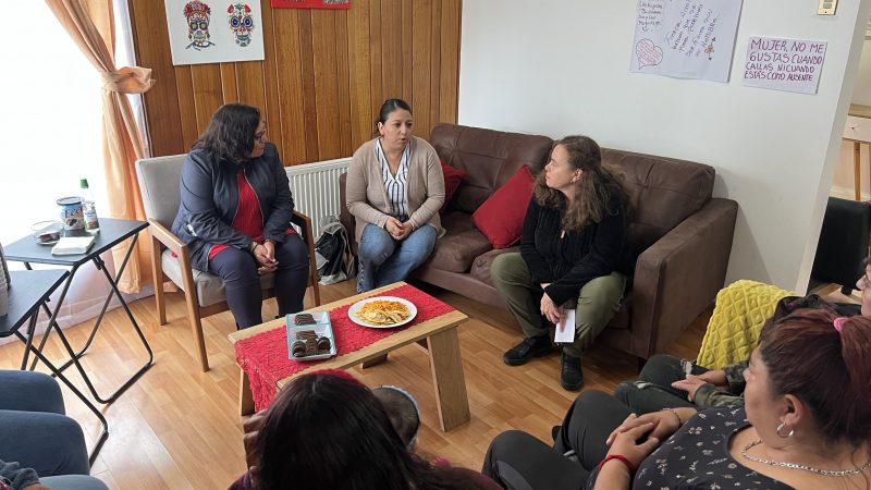 Autoridades realizan encuentro con mujeres usuarias del Centro de Tratamiento Residencial de Valdivia.
