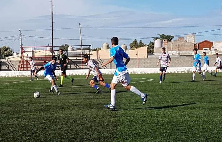 Delegación de Escuela de Fútbol municipal de Paillaco regresa al país tras participar en torneo internacional
