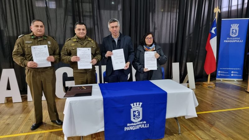 Patrullajes preventivos: Carabineros y Municipalidad de Panguipulli firmaron convenio