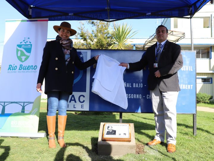 En Osorno se descubre placa conmemorativa a Margot Duhalde