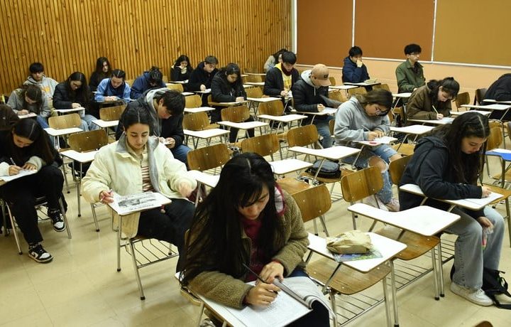 Más de 300 estudiantes rindieron el ensayo de la PAES en la UACh